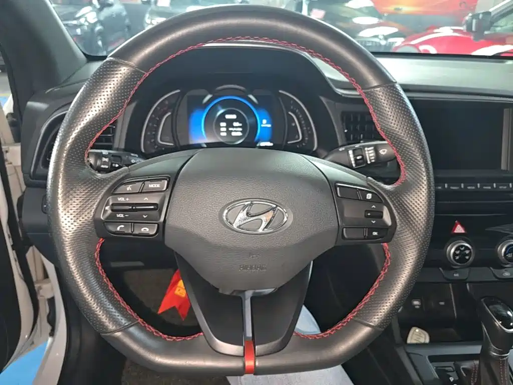 Hyundai Elantra — миниатюра 11