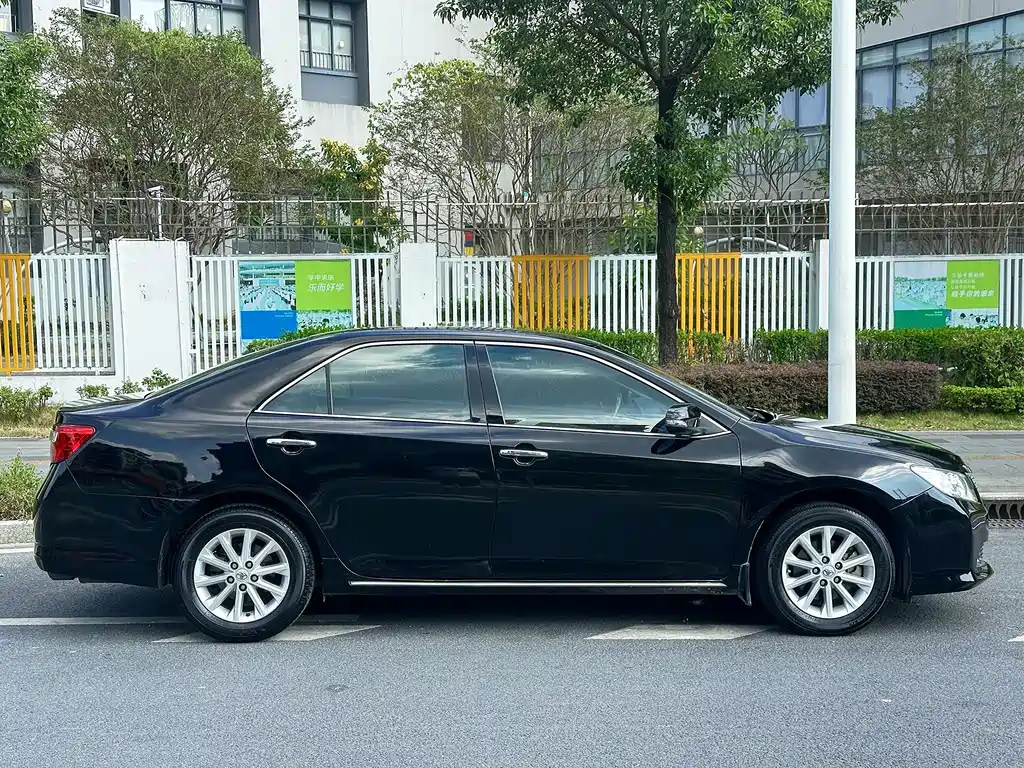 Toyota Camry — миниатюра 7