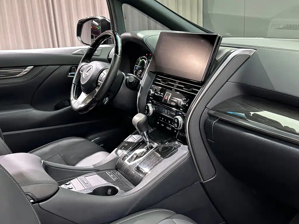 Lexus LM — миниатюра 32