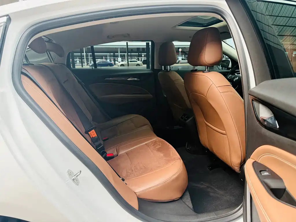 Buick Regal — миниатюра 10
