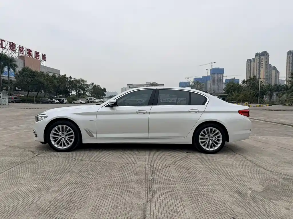 BMW 5 SERIES