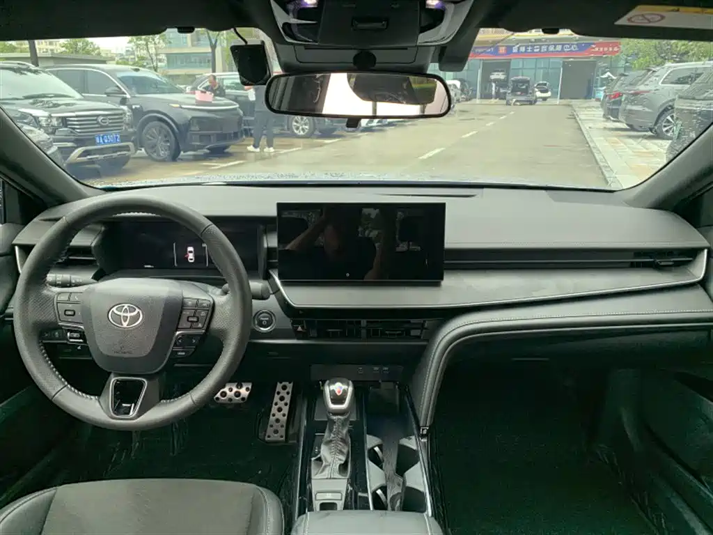 Toyota Camry — миниатюра 6