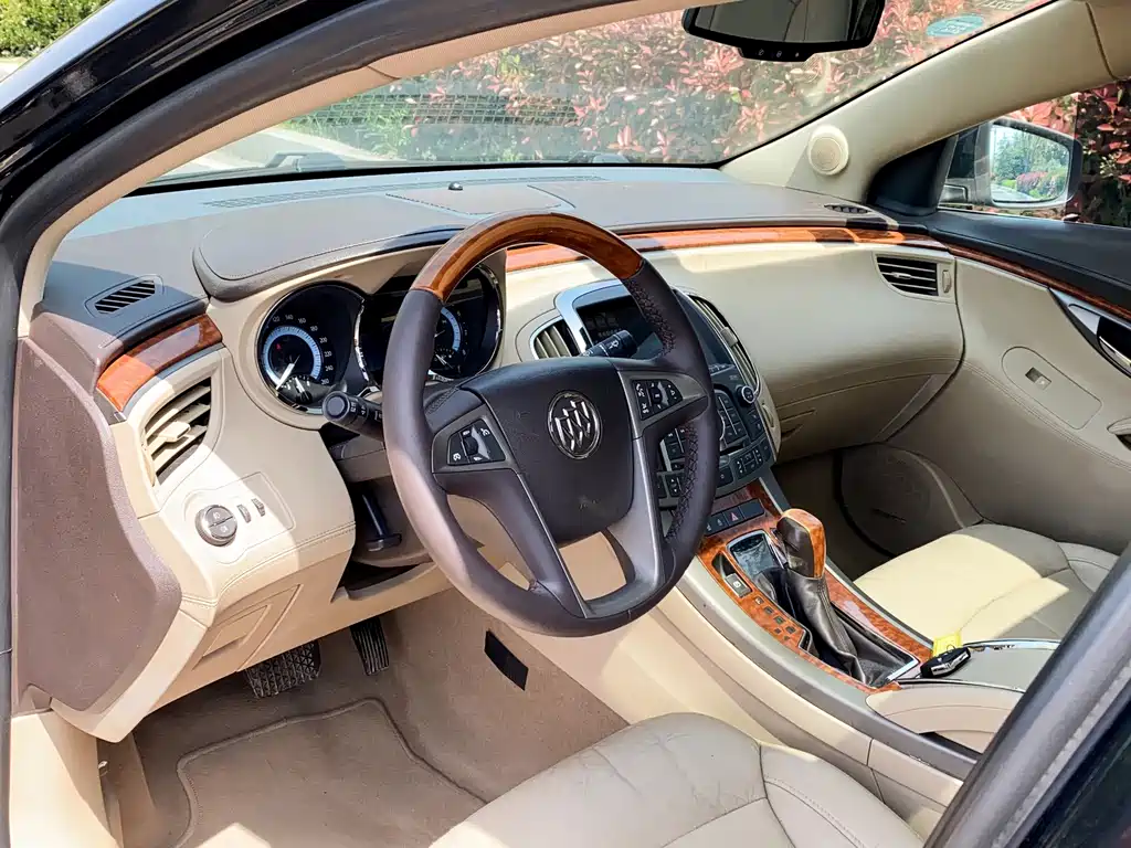 Buick LaCrosse — миниатюра 10