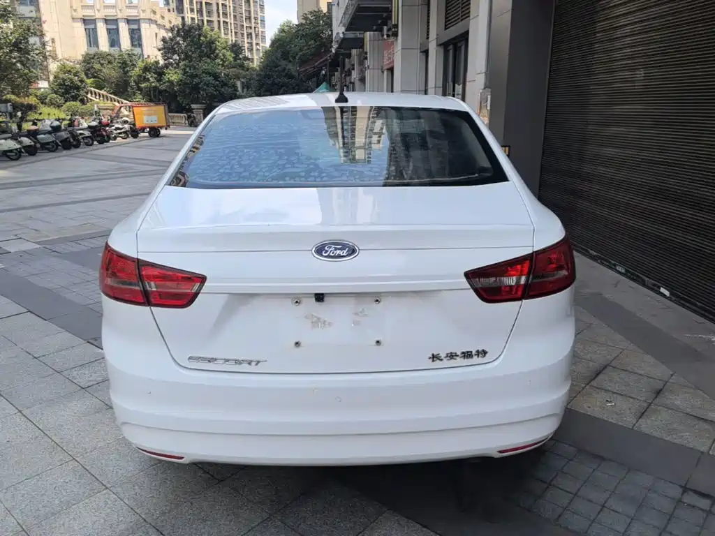 Ford Escort — миниатюра 6