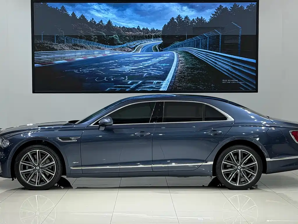 Bentley Flying Spur PHEV — миниатюра 3