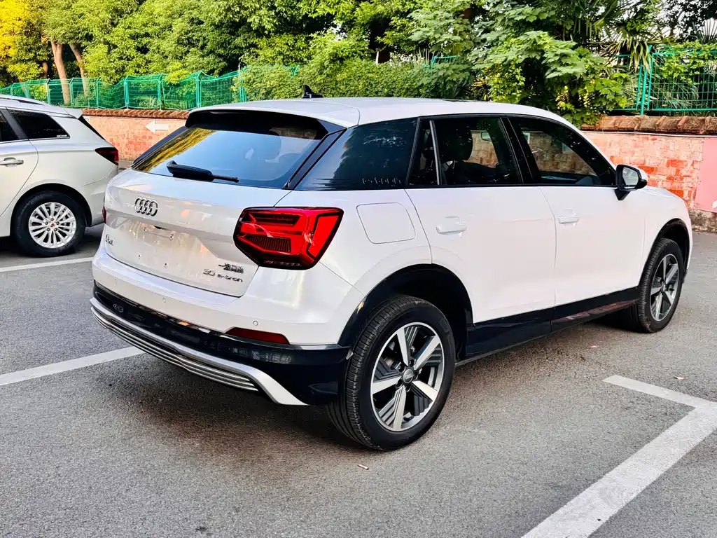 Audi Q2L e-tron — миниатюра 5