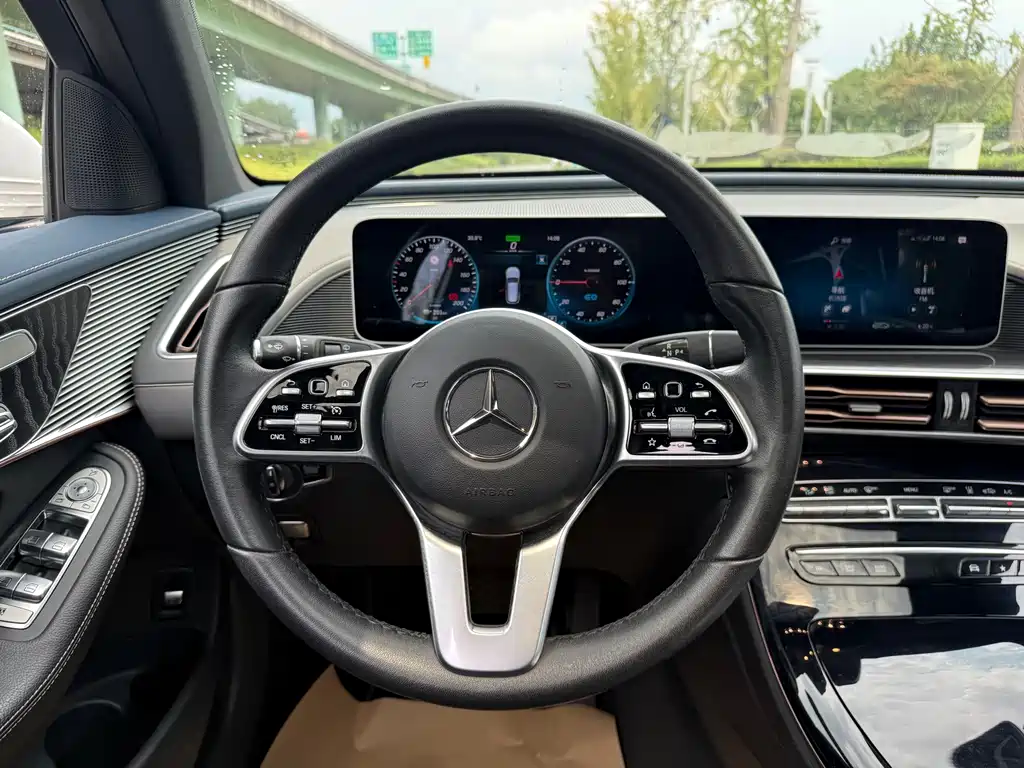 Mercedes-Benz EQC — миниатюра 10