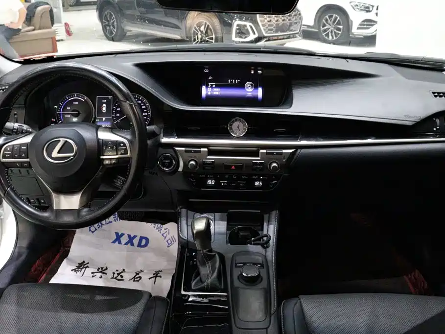 Lexus ES — миниатюра 9