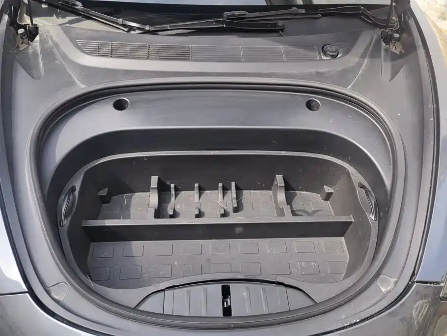 Tesla Model 3 — миниатюра 10