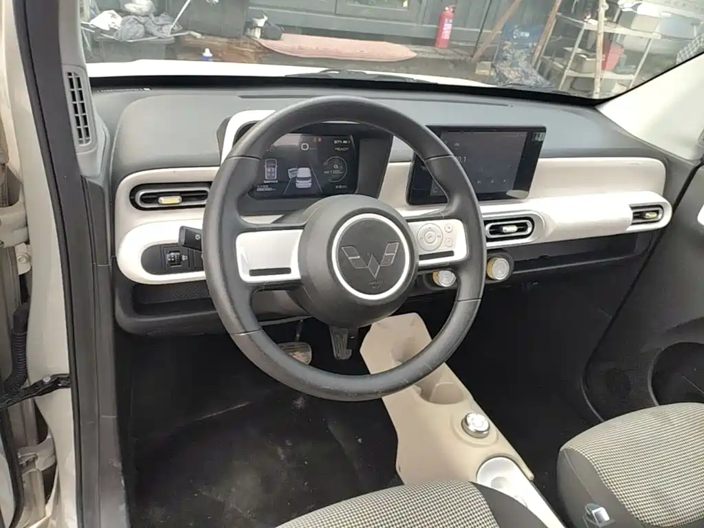 Wuling MINIEV — миниатюра 11