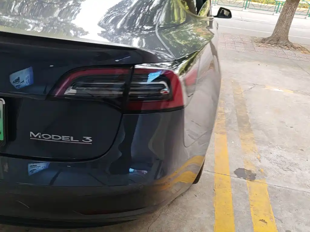 Tesla Model 3 — миниатюра 8