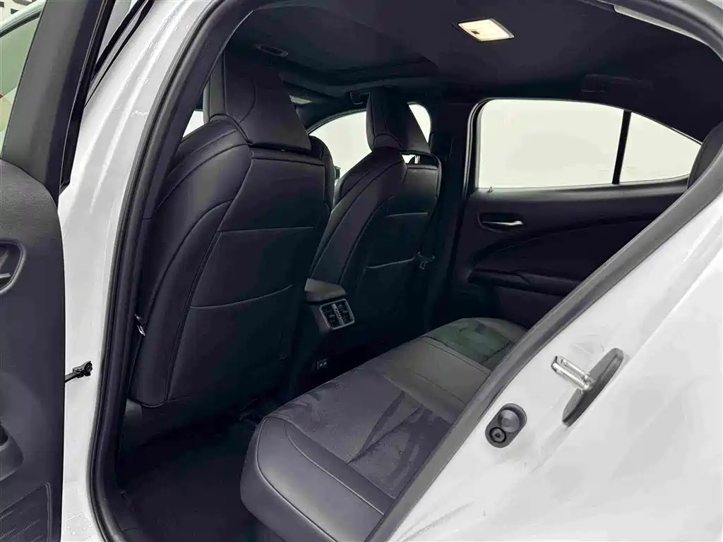 Lexus UX — миниатюра 20