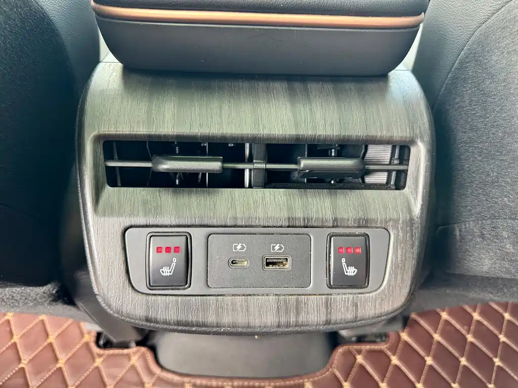 Nissan Ariya — миниатюра 12