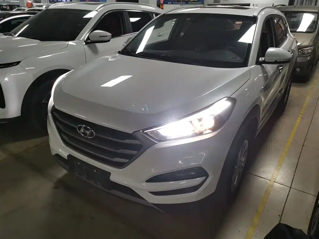 MODERN TUCSON