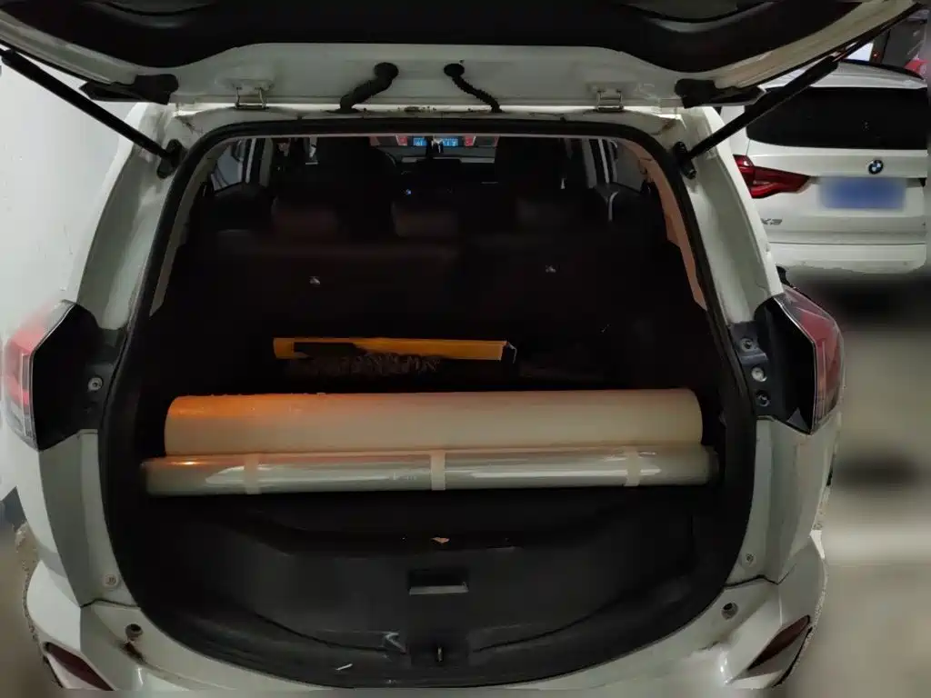 Toyota RAV4 — миниатюра 10