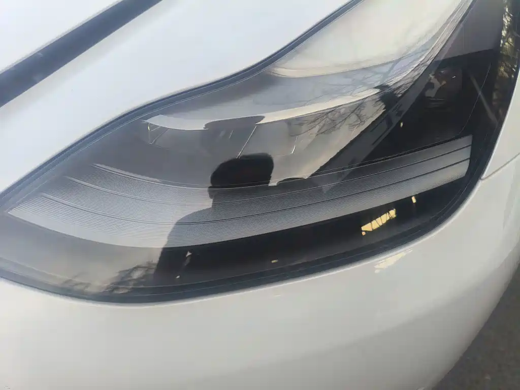 Tesla Model 3 — миниатюра 4