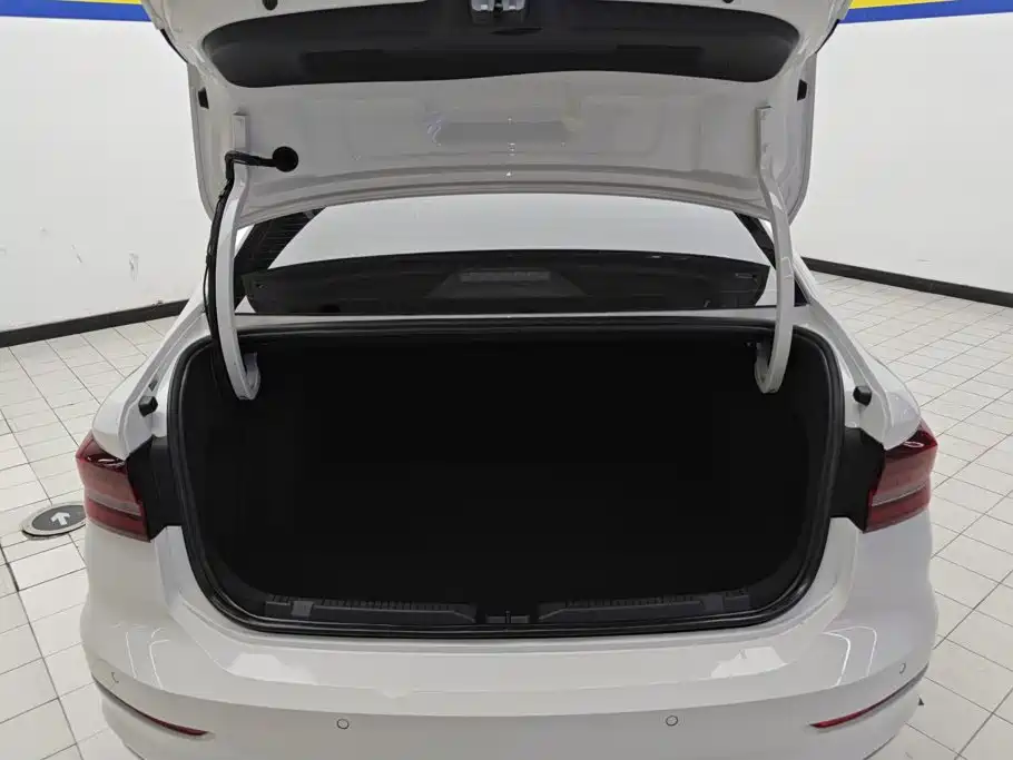 Volkswagen Lavida — миниатюра 4