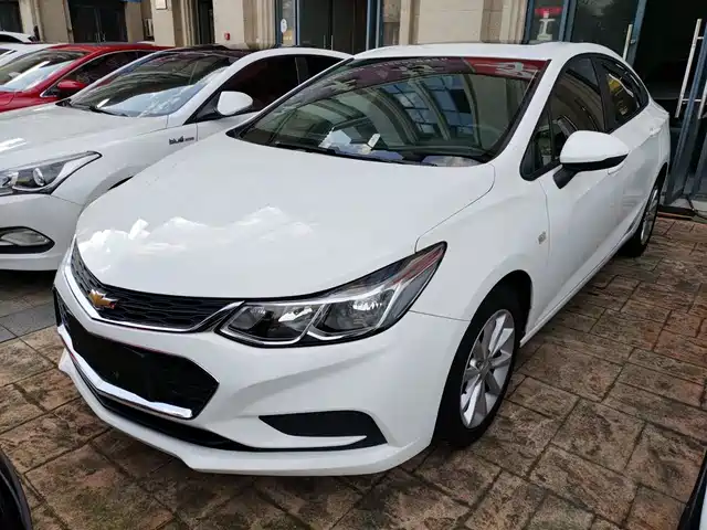 CHEVROLET CRUZE 2018