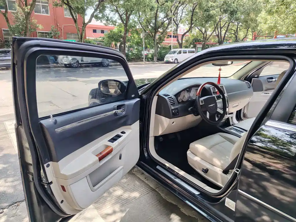 Chrysler 300C — миниатюра 9