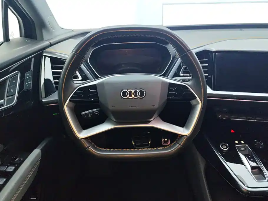 Audi Q4 e-tron — миниатюра 15