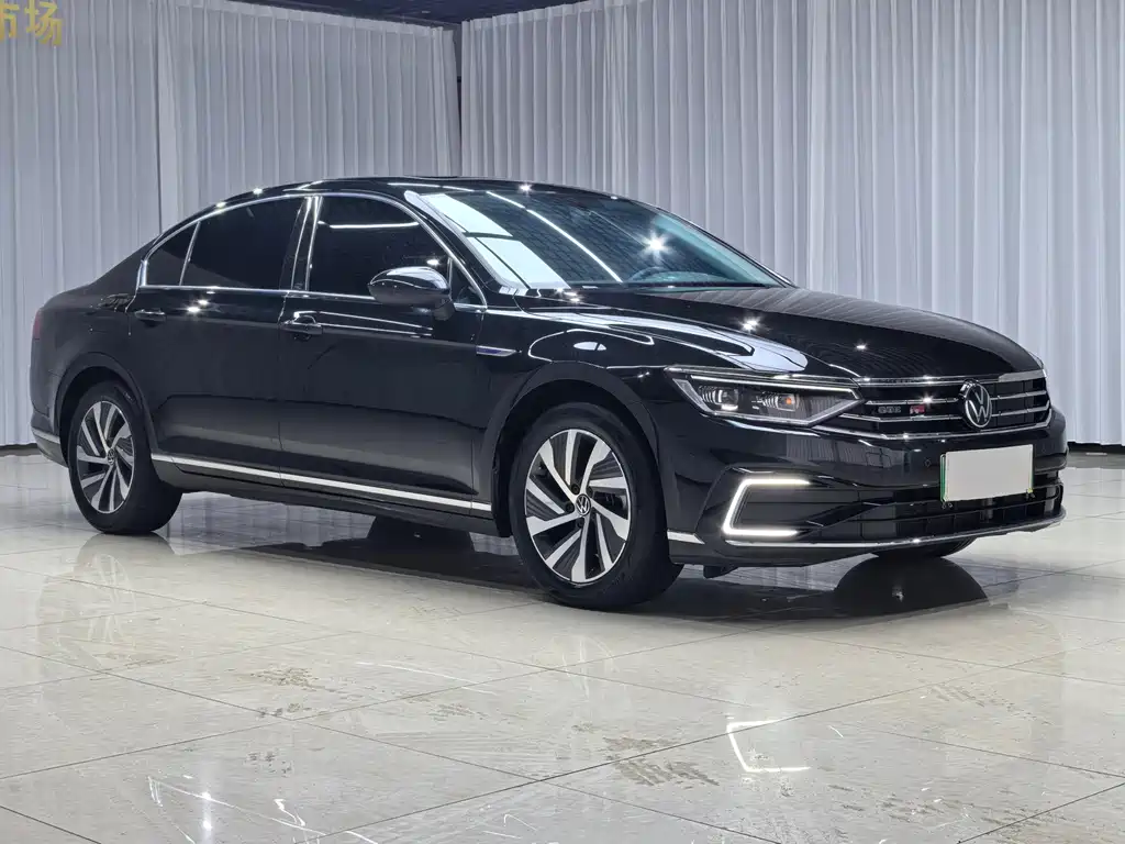 Volkswagen Magotan PHEV — миниатюра 2