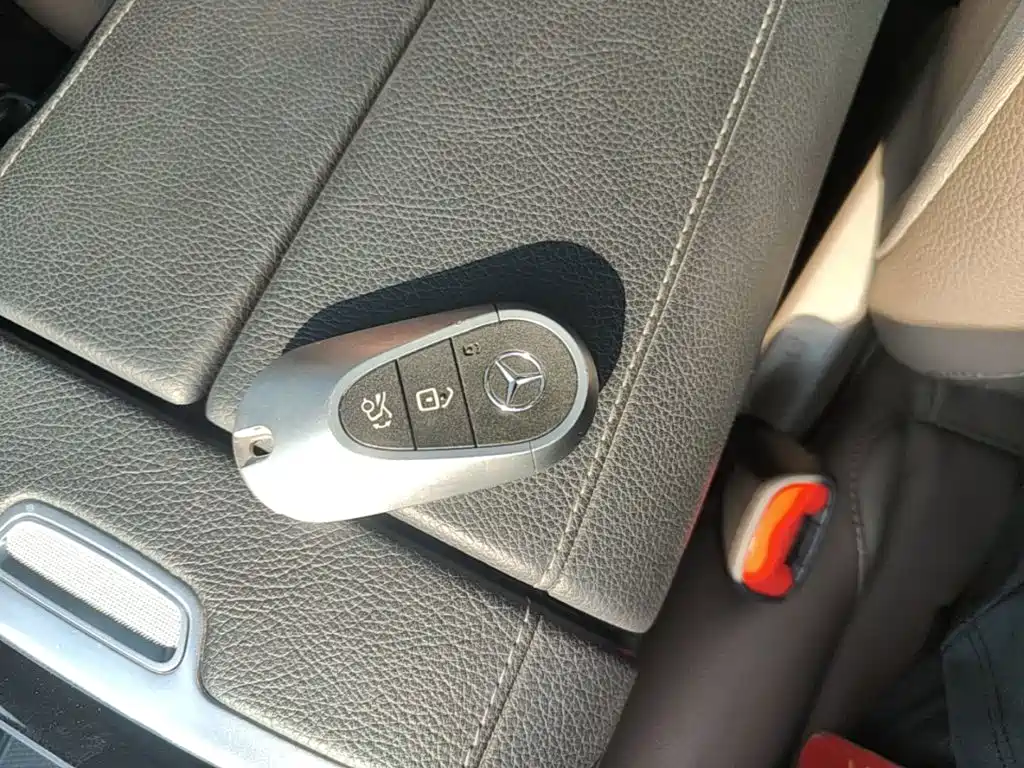 Mercedes-Benz EQE SUV — миниатюра 9