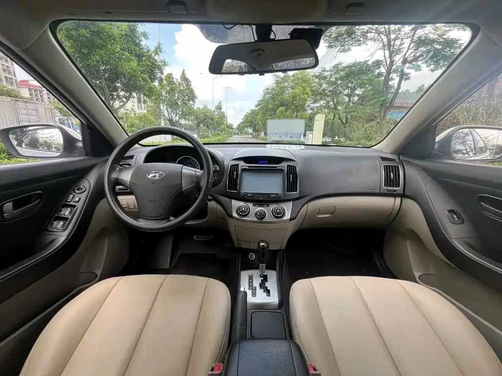Hyundai Elantra — миниатюра 6