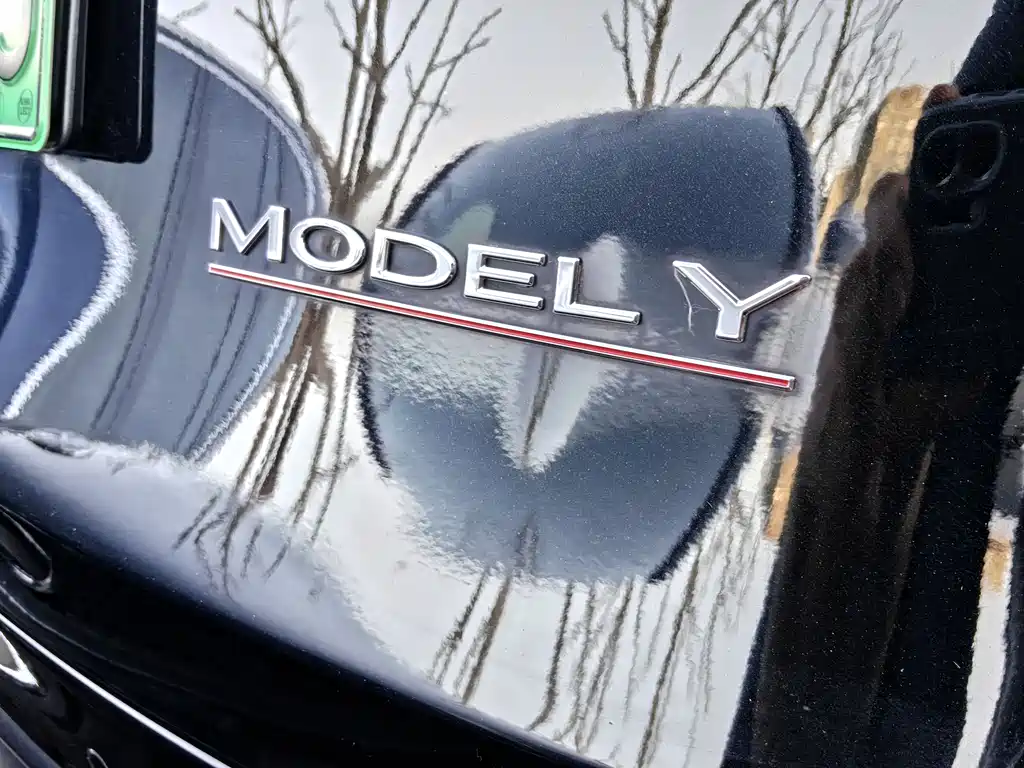 TESLA MODEL Y
