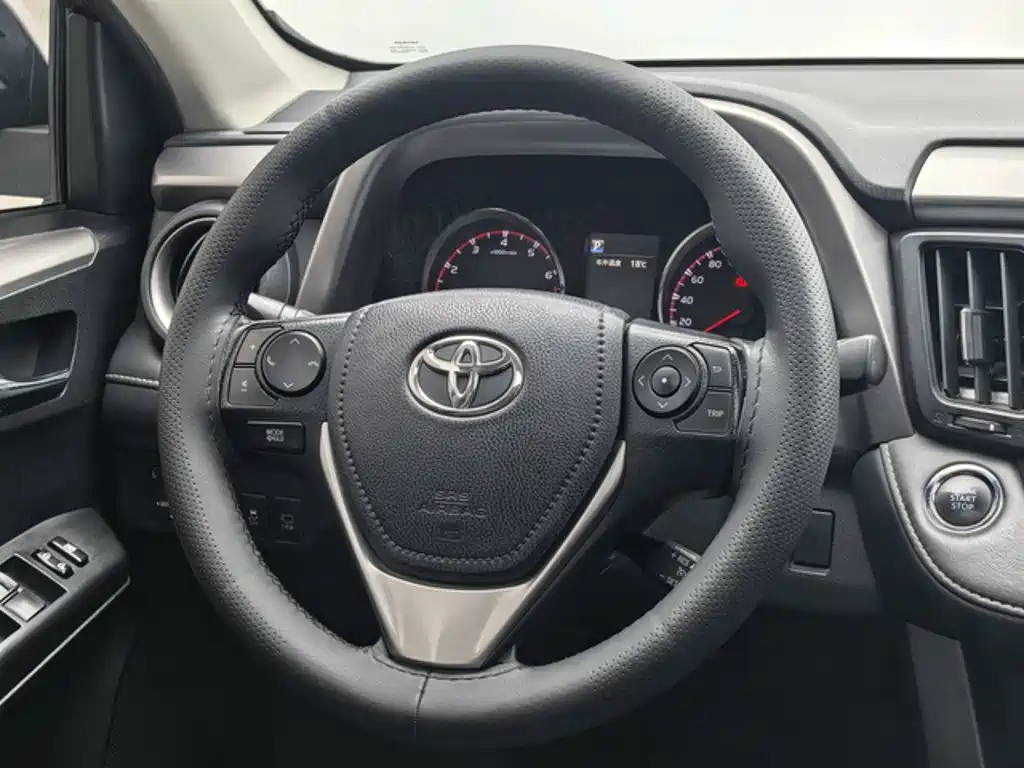 Toyota RAV4 — миниатюра 12