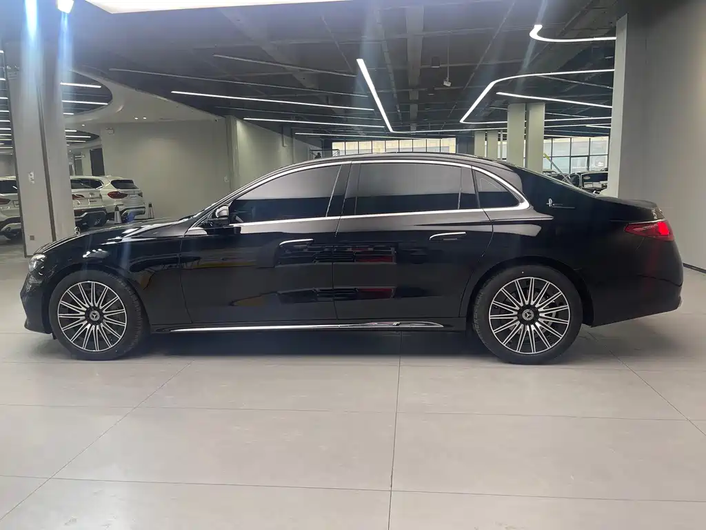 Mercedes-Benz E-Class — миниатюра 8