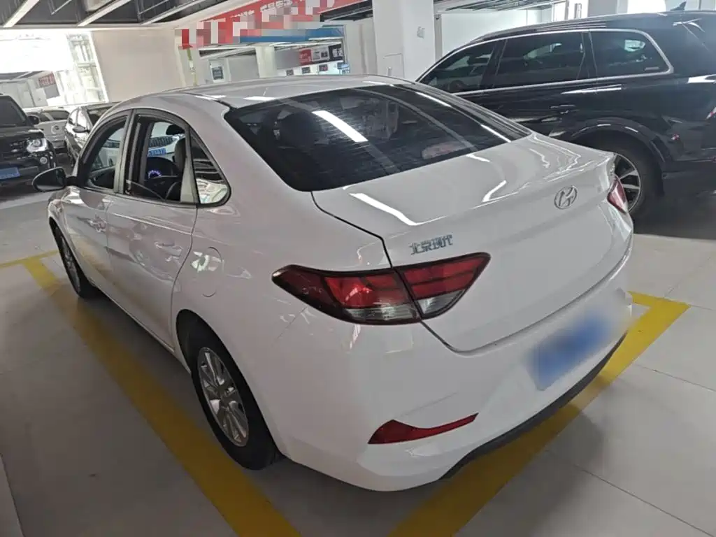 Hyundai Elantra — миниатюра 5
