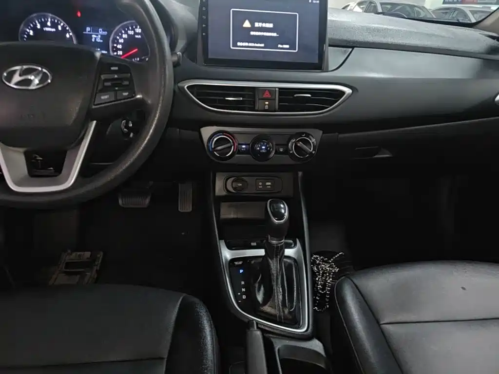 Hyundai Elantra — миниатюра 14
