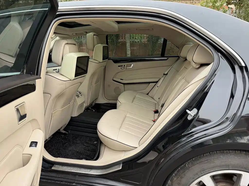Mercedes-Benz E-Class — миниатюра 9