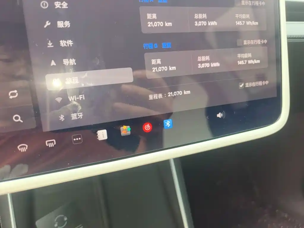 Tesla Model Y — миниатюра 12