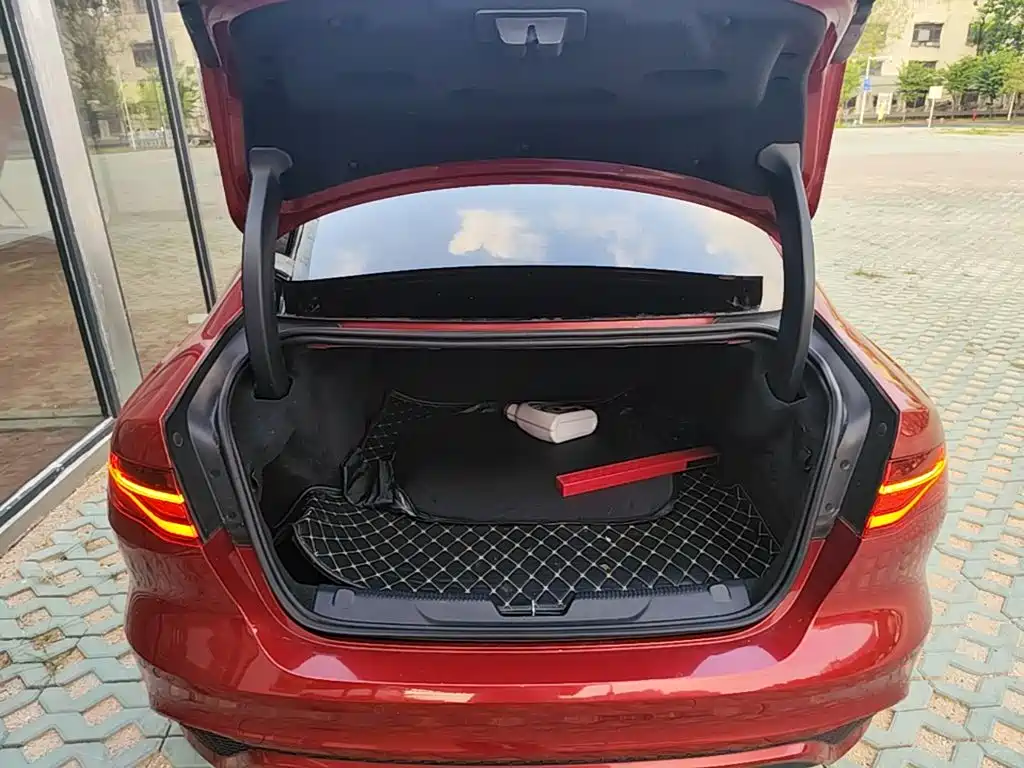 Jaguar XEL — миниатюра 19