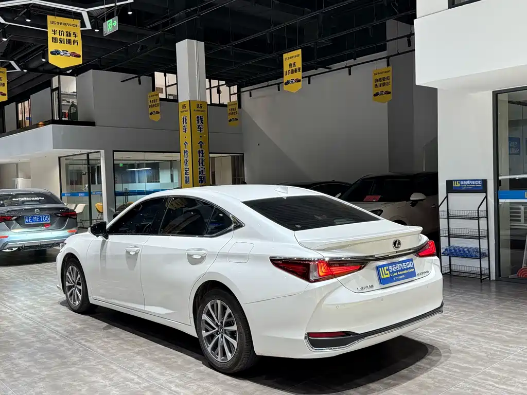 Lexus ES — миниатюра 5
