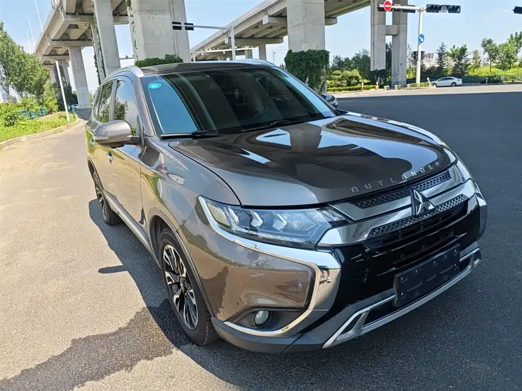 MITSUBISHI OUTLANDER