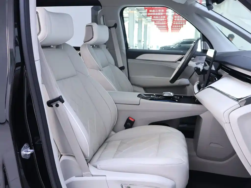 Volvo EM90 — миниатюра 21