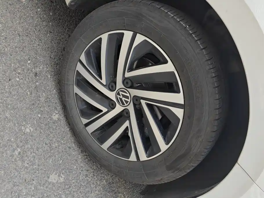 Volkswagen Lavida — миниатюра 6