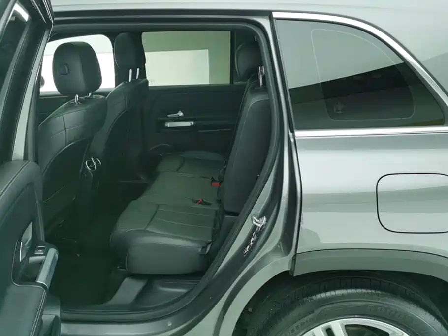 Mercedes-Benz GLB — миниатюра 11
