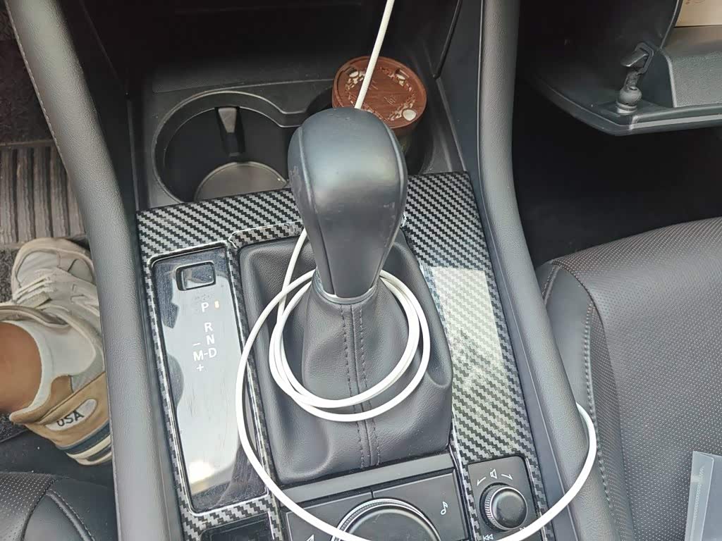 Mazda Mazda3 Axela 2.0 л 2022 г. Серебристо-серый, пробег 36000 км