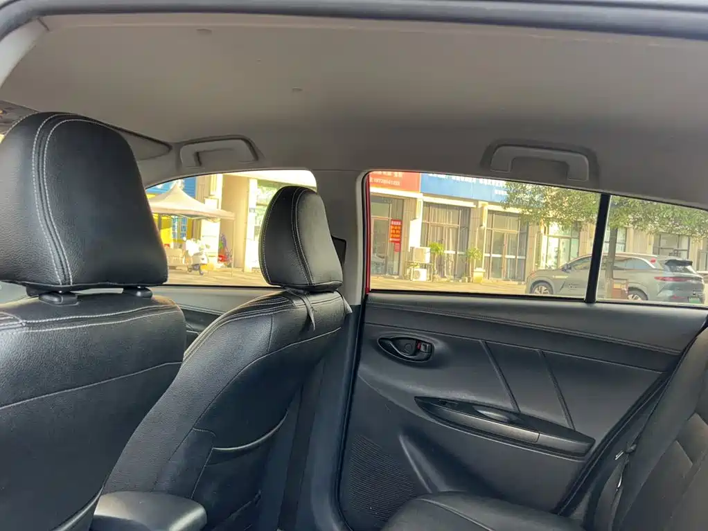 Toyota Yaris L — миниатюра 9