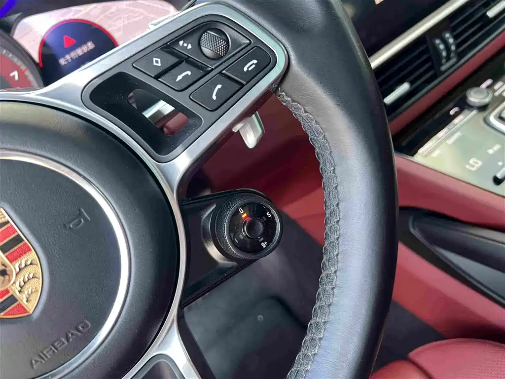 Porsche Cayenne — миниатюра 5