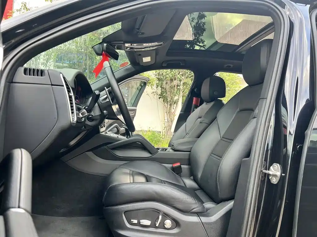Porsche Cayenne — миниатюра 10