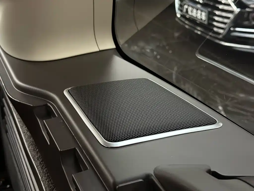 Land Rover Range Rover — миниатюра 21