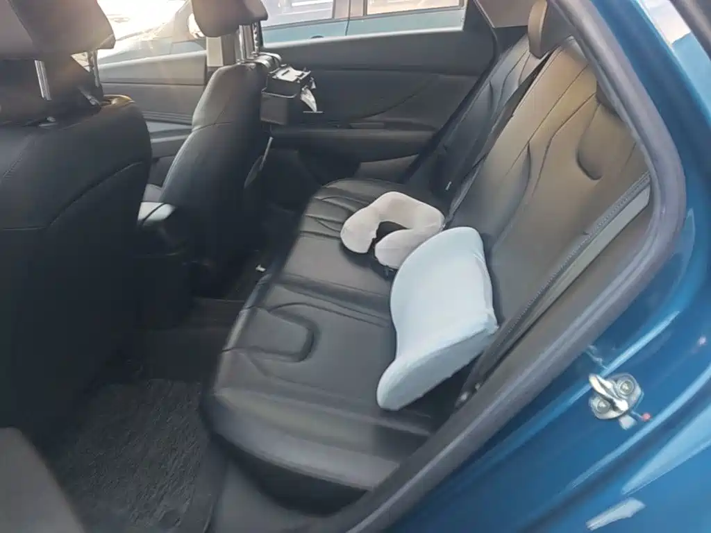 Hyundai Elantra — миниатюра 17