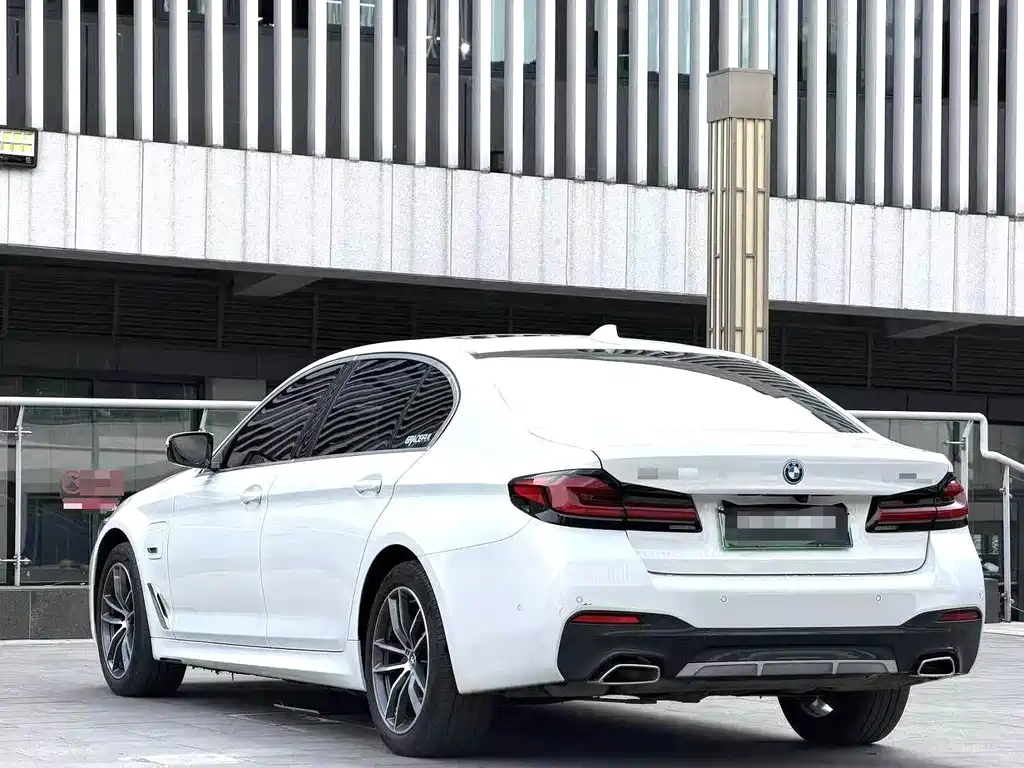 BMW 5 Series New Energy — миниатюра 7