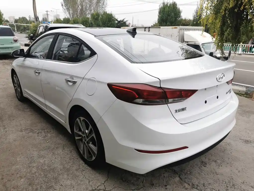Hyundai Elantra — миниатюра 5