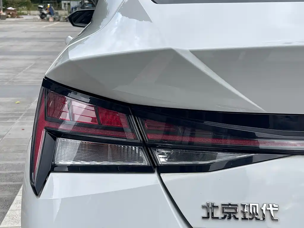 Hyundai Elantra — миниатюра 14