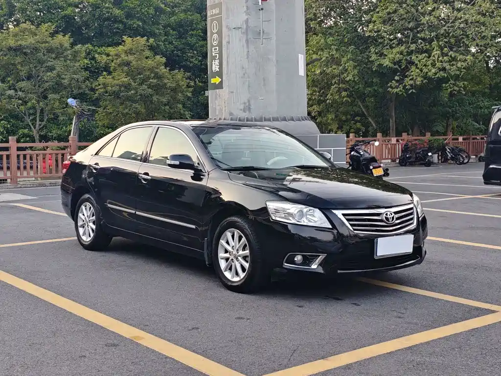 Toyota Camry — миниатюра 3